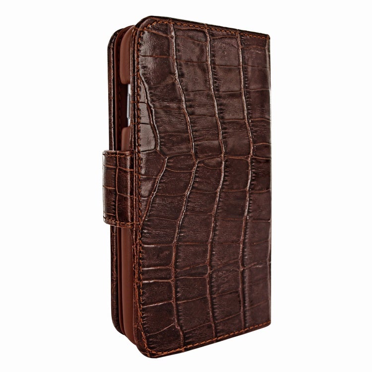 Premium accessory maker Piel Frama announces a cheeky wallet case and a luxury flip cover case for the iPhone 6s
