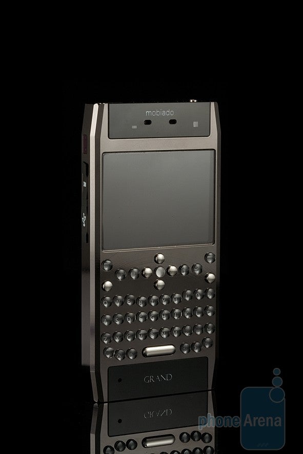 Mobiado Grand 350PRL is themanufacturer's first QWERTY phone - Mobiado's first QWERTY phone