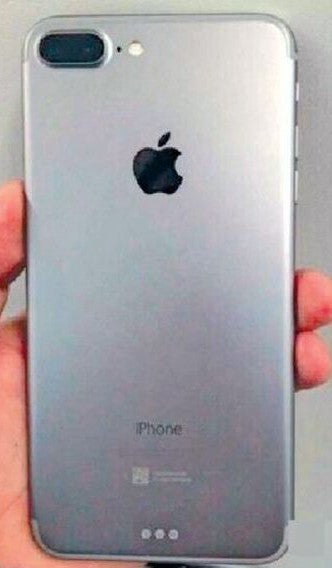 Alleged photo of the iPhone 7's rear surfaces: dual camera and Smart Connector?