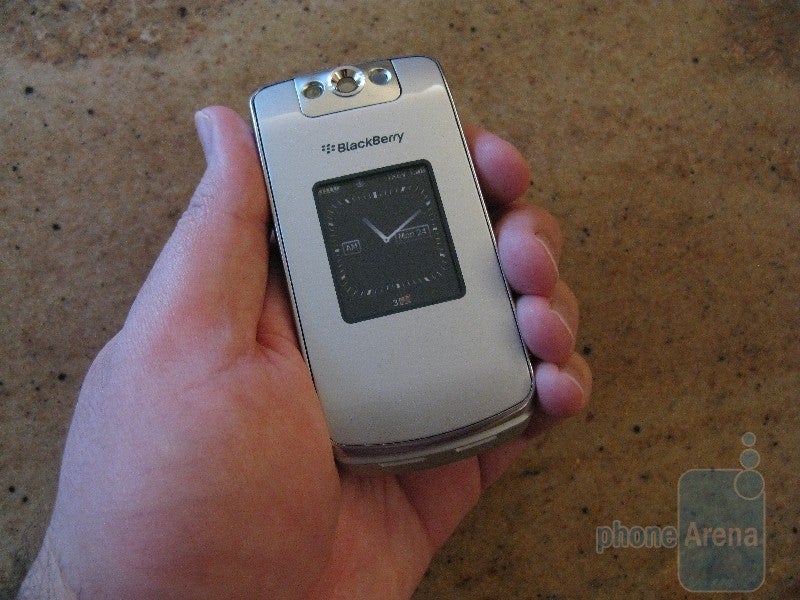 Hands-on with BlackBerry Pearl Flip 8230 dummy phone