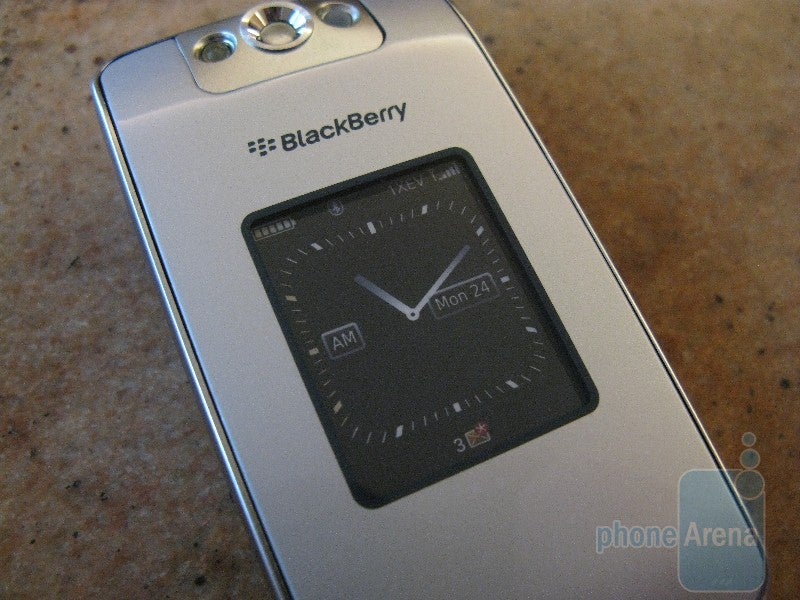 Hands-on with BlackBerry Pearl Flip 8230 dummy phone