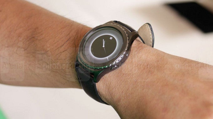Finally! Samsung Gear S2 now works with iPhones (update: not just yet)