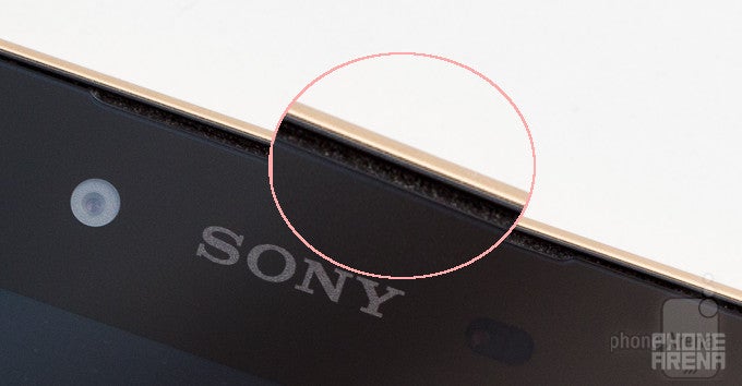 Just recently unboxed, the Xperia Z5 already had accumulated quite some visible dust. - I used the Sony Xperia Z5 for a month and it&#039;s a complete mess
