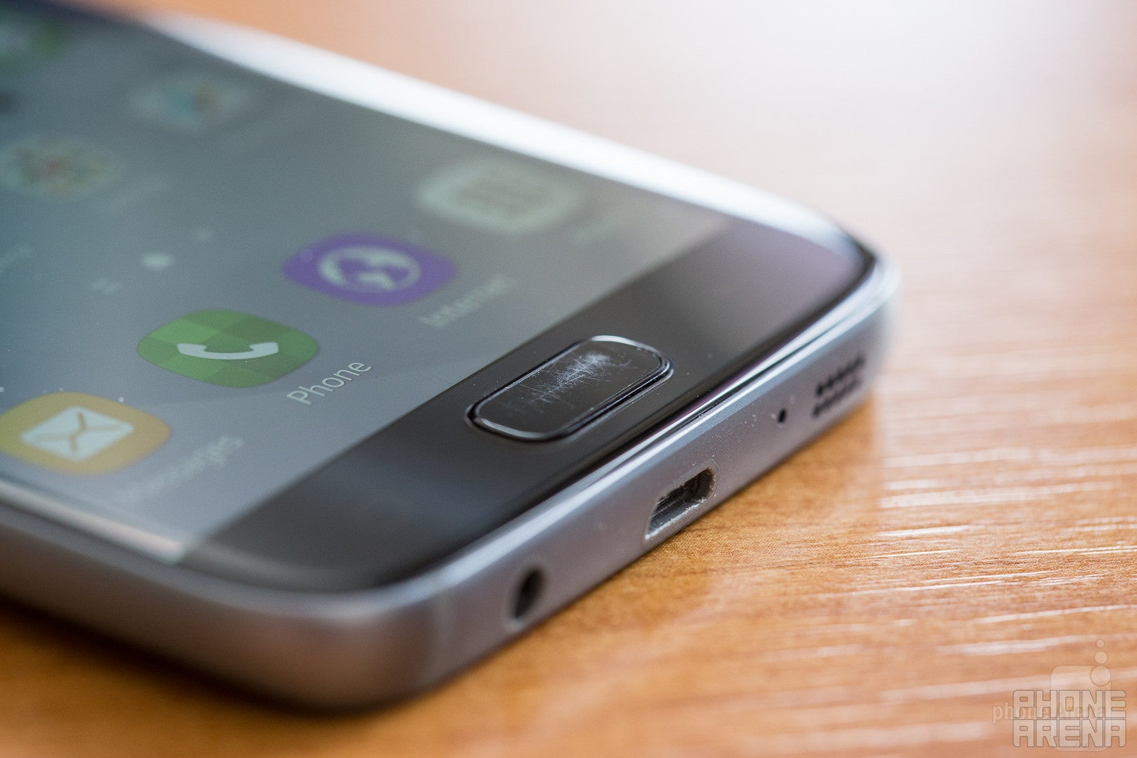 Heavy damage sustained by S7 home button - Beware the scratch: Galaxy S7, S7 edge home buttons are super easy to damage