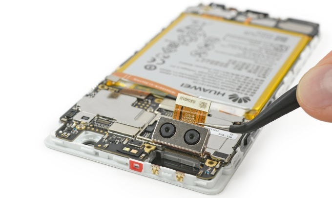 The Huawei P9's dual-camera module gets exposed in iFixit's teardown