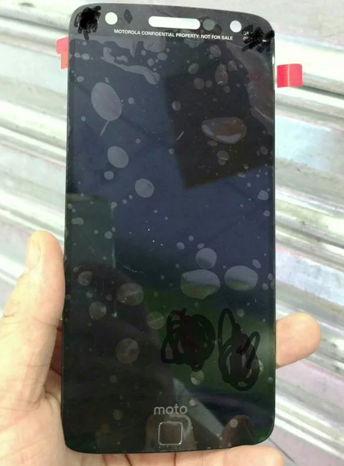 This is alleged to be the shatterproof front panel of the Motorola Moto X4  - Front panel of Motorola Moto X4 leaked; screen to be shatterproof like the DROID Turbo 2?