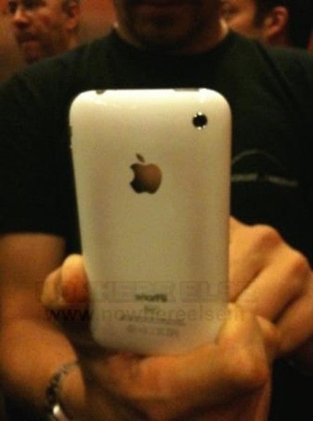 iPhone 3GS losing its pearly white finish?