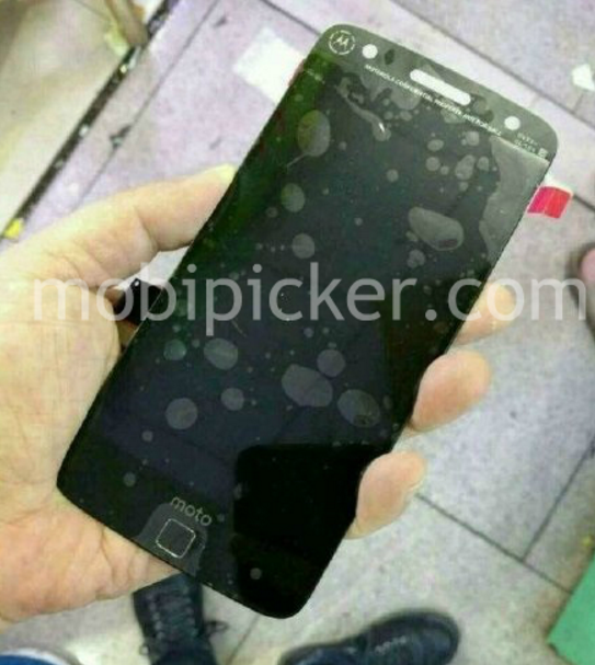 A slightly different pose for the Moto X4 handset that we showed you yesterday - New pose for the Motorola Moto X4 handset that we showed you yesterday