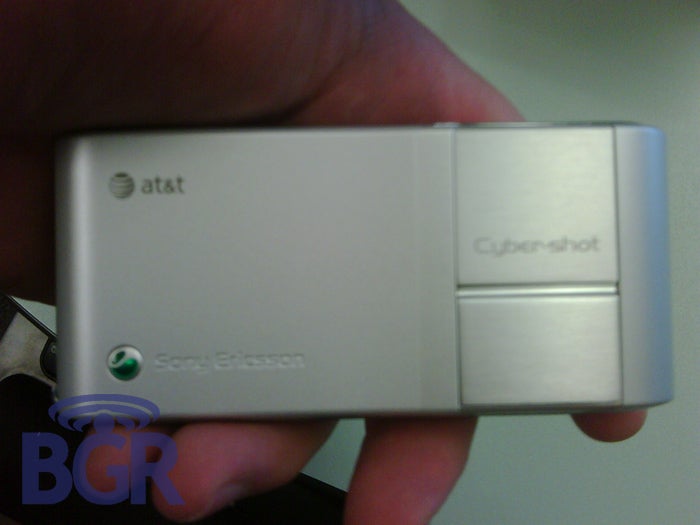 Sony Ericsson's C905a runs into paparazzi, heads to AT&amp;T stores?