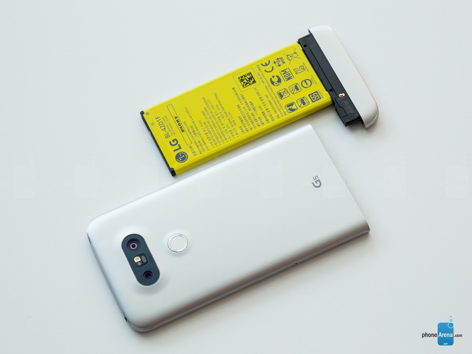 With its removable battery, the LG G5 is just the right flagship for the occasion. - Did you know – removing your phone's battery is the only sure way to prevent it from being tracked