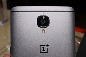 You&#039;ve seen phones that look like this before, but the $400 price point makes this one special - OnePlus 3 hands-on at NYC pop-up event