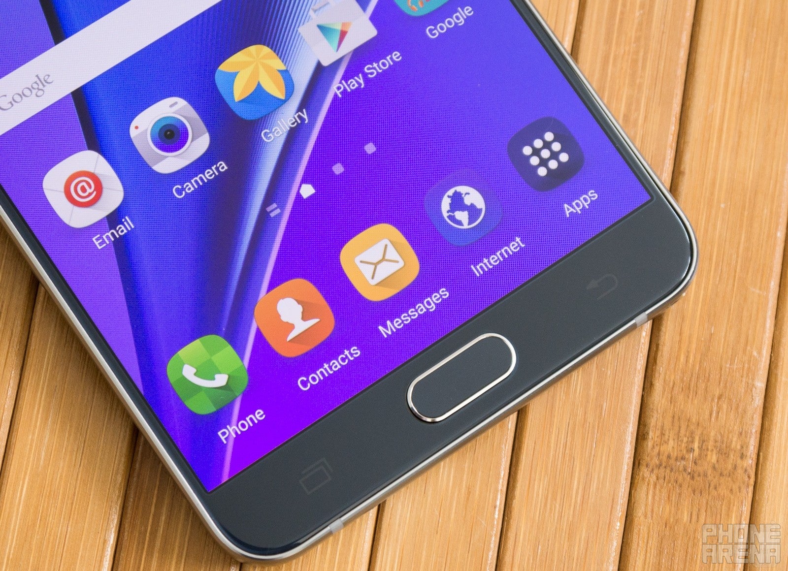 OLED displays, such as the one on the Samsung Galaxy Note 5, are the industry&#039;s way forward - Samsung Display demonstrates the superiority of AMOLED screens over LCD in new promotional video