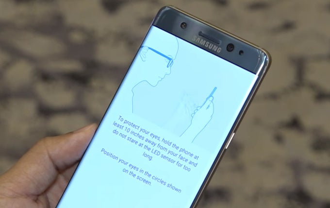 Do not hold the Galaxy Note 7 too close when scanning your iris, Samsung warns - Here is how the iris scanner on the Galaxy Note 7 works