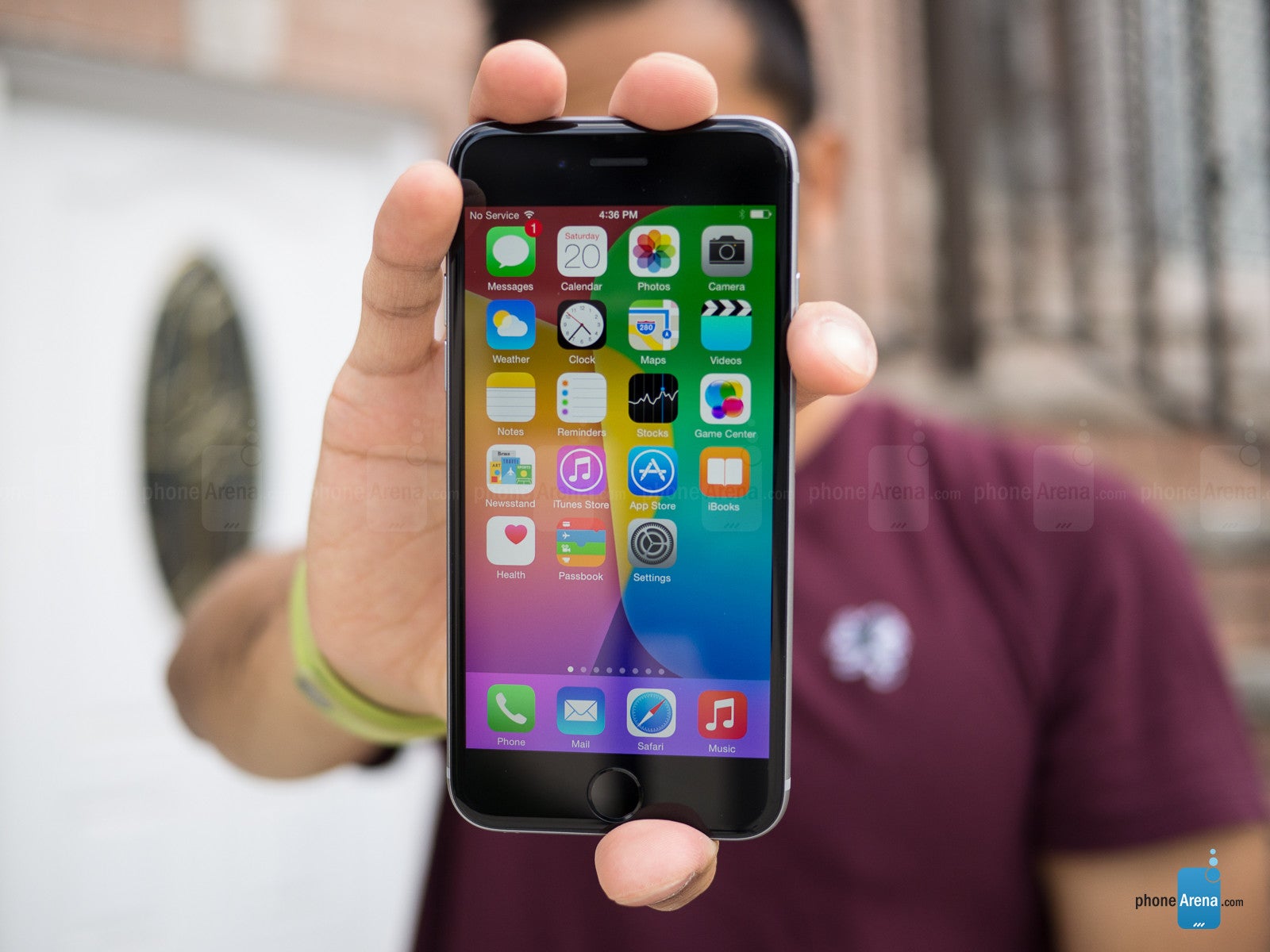 Refurbished Apple iPhone 6 with 16GB of storage going for $299.99 on eBay, 45% off