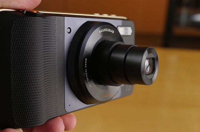 Hands-on with the new Moto Z Play Droid and Hasselblad True Zoom camera