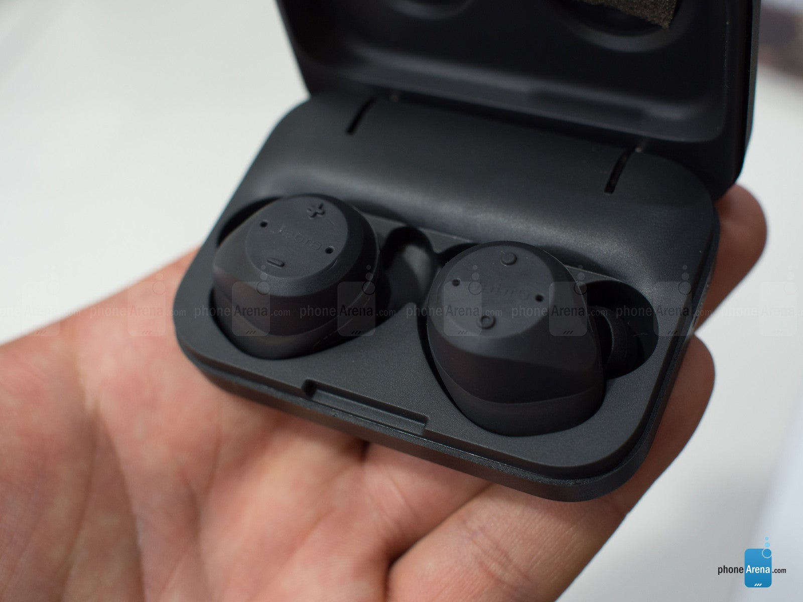 Jabra Elite Sport hands-on: light, sweat-proof, completely wireless earphones