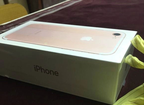 iPhone 7 retail packaging allegedly leaks