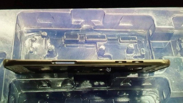 Alleged Samsung Galaxy A5 (2017) chassis caught in live pictures