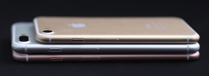 iPhone 7 poses for the camera in two colors mere hours away from official announcement