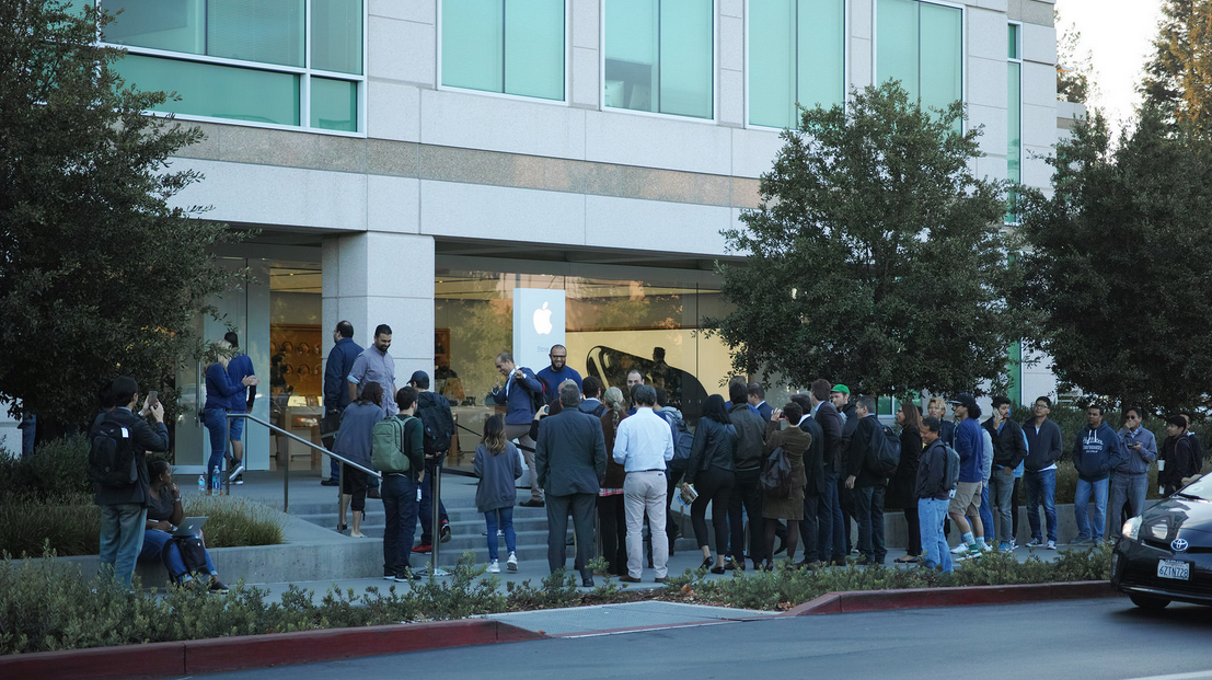A small line forms outside Apple's store on its Cupertino campus - Munster: Ignore the shorter lines, Apple is experiencing "slight growth" in iPhone 7 demand