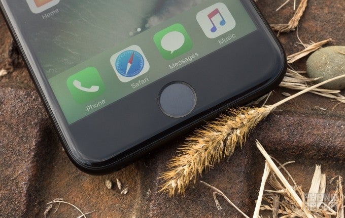 Apple to ship about 7% fewer iPhones than it did in the last quarter of 2015?