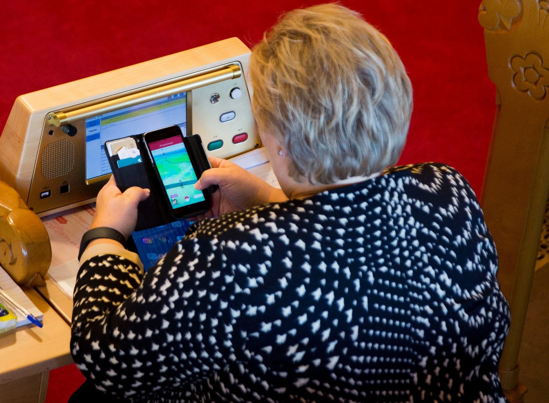 Norway&#039;s Prime Minister spied hunting Pokemon during political debate