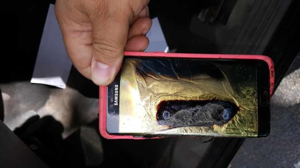 Supposedly safe Galaxy Note 7 catches fire in China, Samsung tries to offer another as replacement