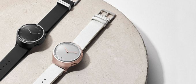 The new Misfit Phase is a connected analog wristwatch with basic fitness tracking abilities