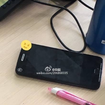 Prototype Motorola handset seen in live image