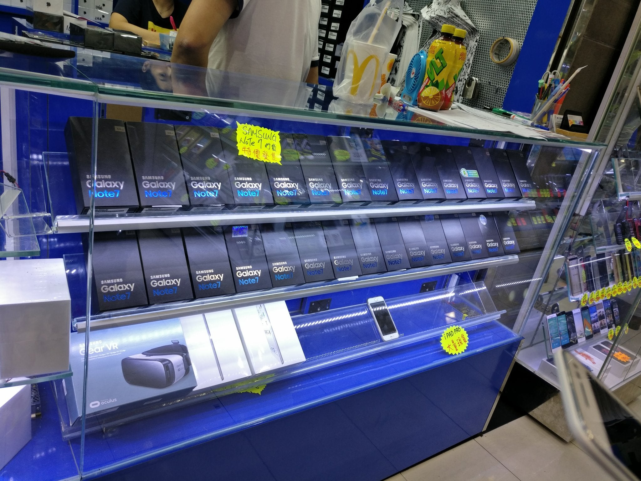 The recalled Samsung Galaxy Note 7 remains on sale at a Hong Kong retailer - Despite the second recall, you can buy the Samsung Galaxy Note 7 in Hong Kong
