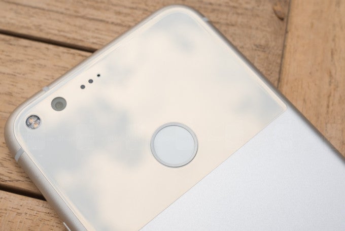 Google&#039;s Pixel and Pixel XL have a multitasking finger scanner - How to bring down the notification shade of your Google Pixel/XL without stretching