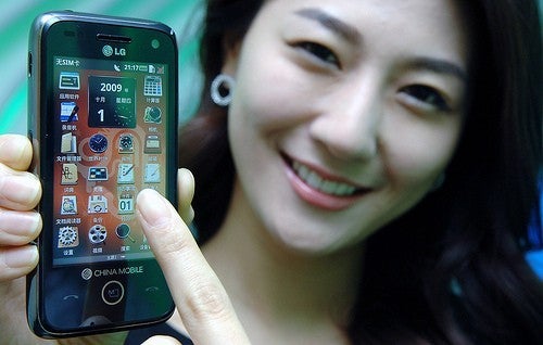 The Android-based LG GW880 will be offered by China Mobile