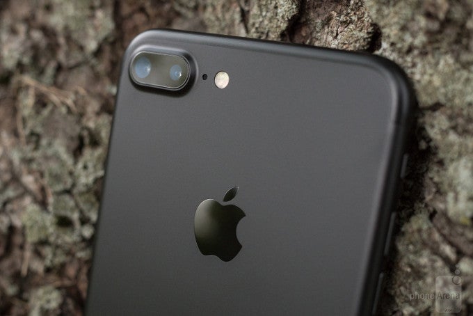 Some iPhone 7 Plus users report camera issues, units are eventually being repaired or replaced