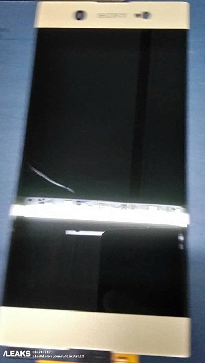 Alleged Sony Xperia XZ (2017) - Sony Xperia XZ (2017) shows up in blurry picture