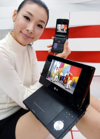 LG plans on unveiling 3 handsets with digital TV features at CES