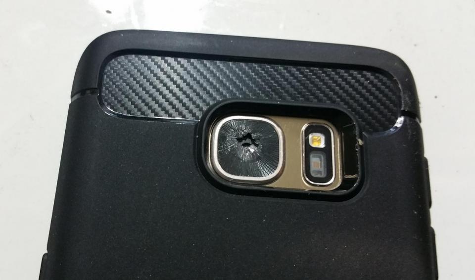 Some Samsung Galaxy S7 users are finding their rear camera lens shattered despite the lack of impact - Latest issue for Samsung: Galaxy S7 rear camera lens mysteriously shatters