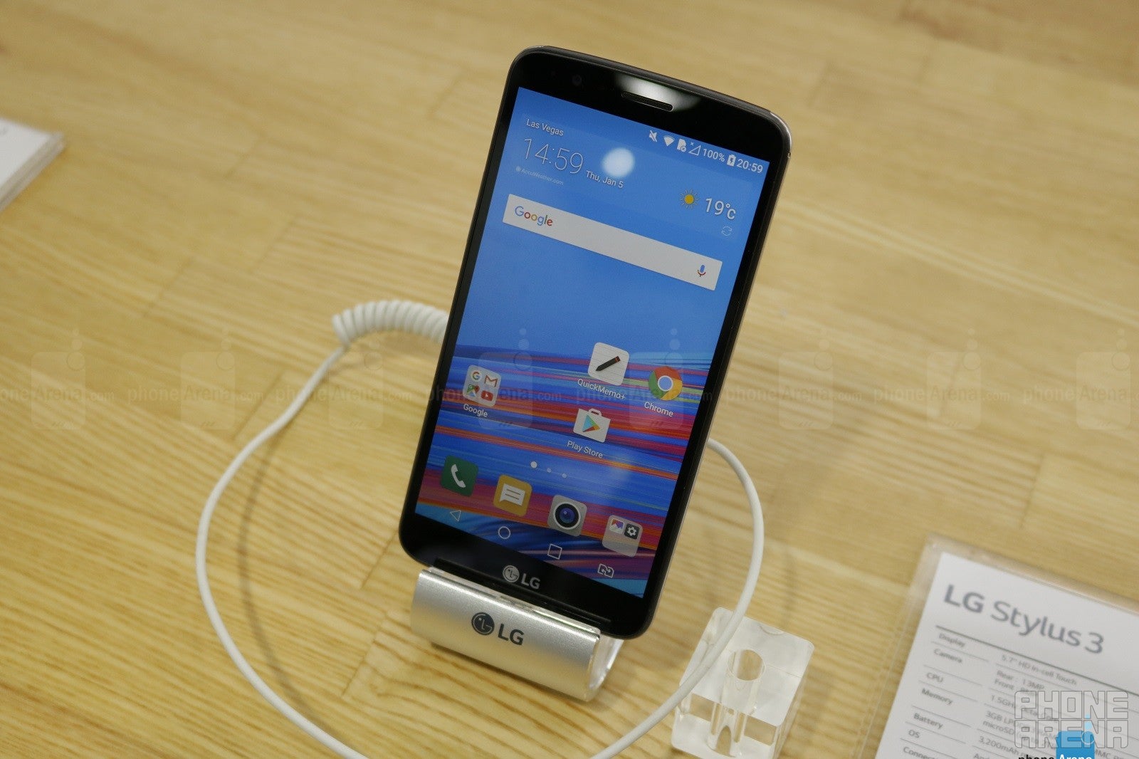 Going hands on with the LG Stylus 3 - a phone with a lot of the Note's features for a lot less money