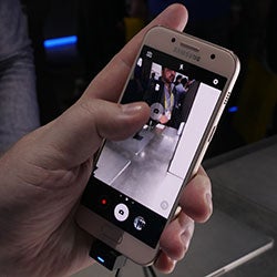 Samsung Galaxy A3 & Galaxy A5 (2017) hands-on and up close from CES 2017