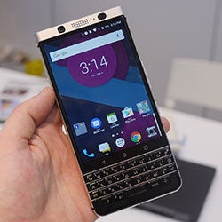 Classic design bridges the path to BlackBerry&#039;s future: hands-on with the BlackBerry Mercury