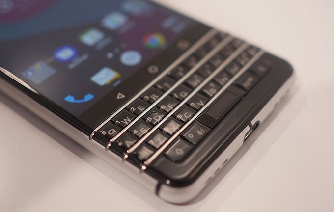 Classic design bridges the path to BlackBerry&#039;s future: hands-on with the BlackBerry Mercury