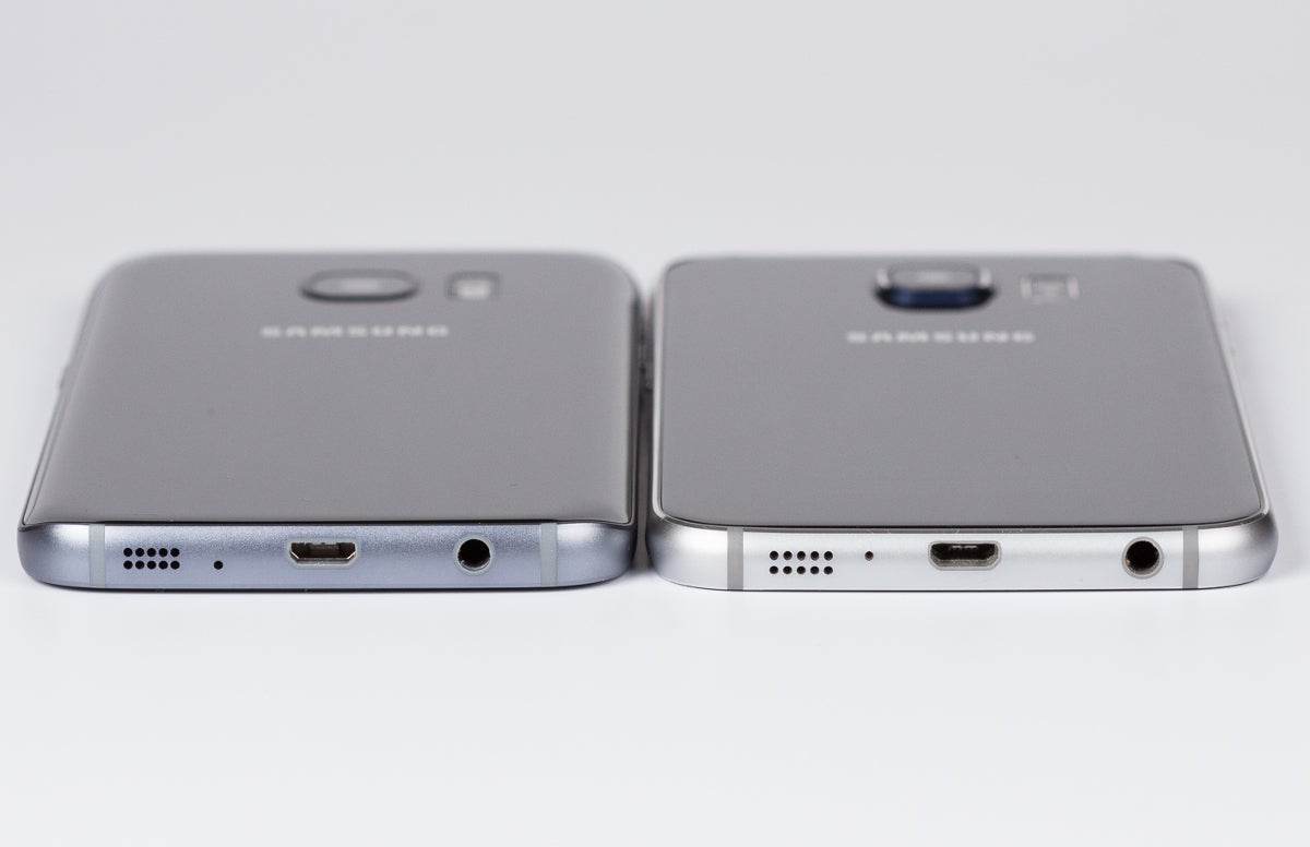 The headphone jack on the S6 and S7 - on the bottom, offset to the side - Real-life photo of a Galaxy S8 case leaked, let's analyze it!