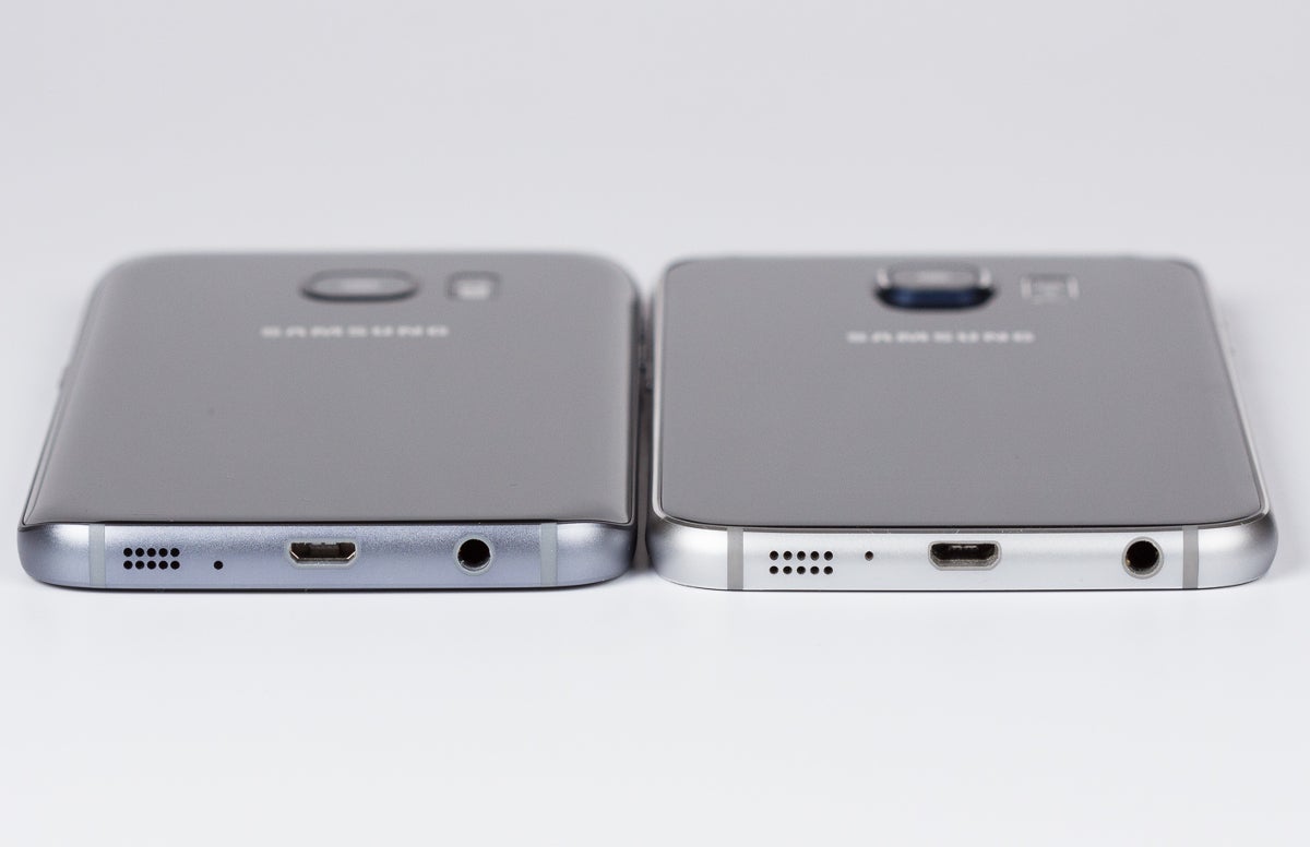 The headphone jack on the S6 and S7 - on the bottom, offset to the side - Real-life photo of a Galaxy S8 case leaked, let&#039;s analyze it!