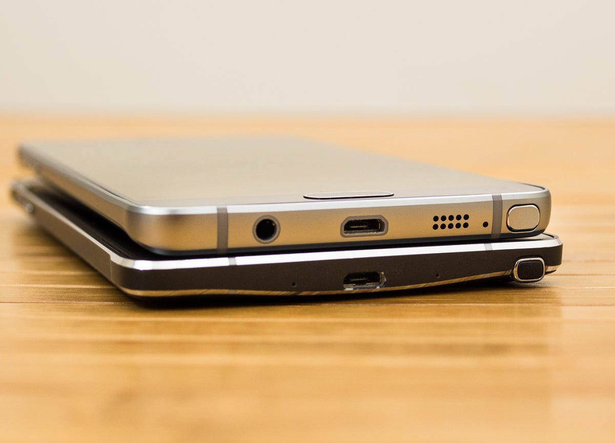 The S Pen is always to the right - Real-life photo of a Galaxy S8 case leaked, let&#039;s analyze it!