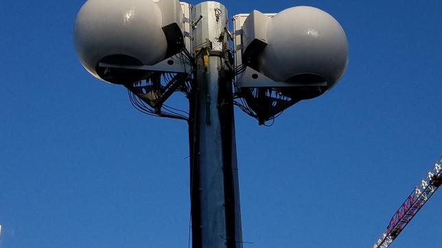 Verizon&#039;s new Matsing Ball towers have been deployed specifically for the Super Bowl - Verizon subs at the Super Bowl to bask in 4x greater network capacity