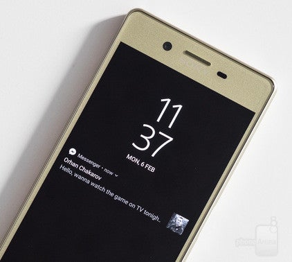 Ambient Display in Sony's Concept for Android lights up the screen when a notification arrives. - A look at Sony's Concept for Android: features, differences, and advantages