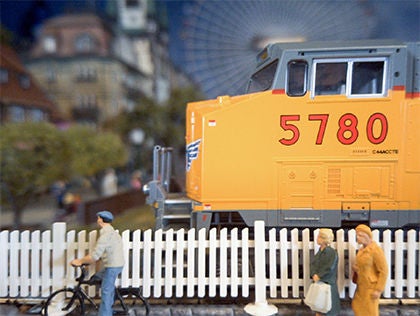 1/120 sec readout - The faster sensor produces visibly less distortion when shooting fast-moving objects. - Sony&#039;s new camera sensor can shoot stunning slow motion videos, four times faster than before