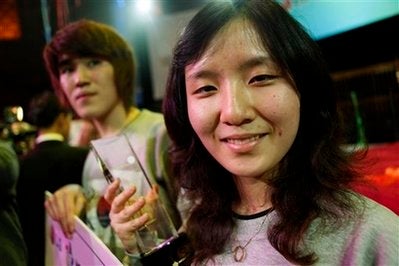 Two South Korean teens crowned as the fastest texters in the world