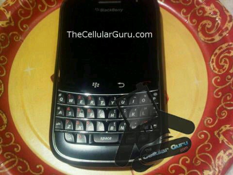 BlackBerry Dakota/Magnum prototype in the flesh?
