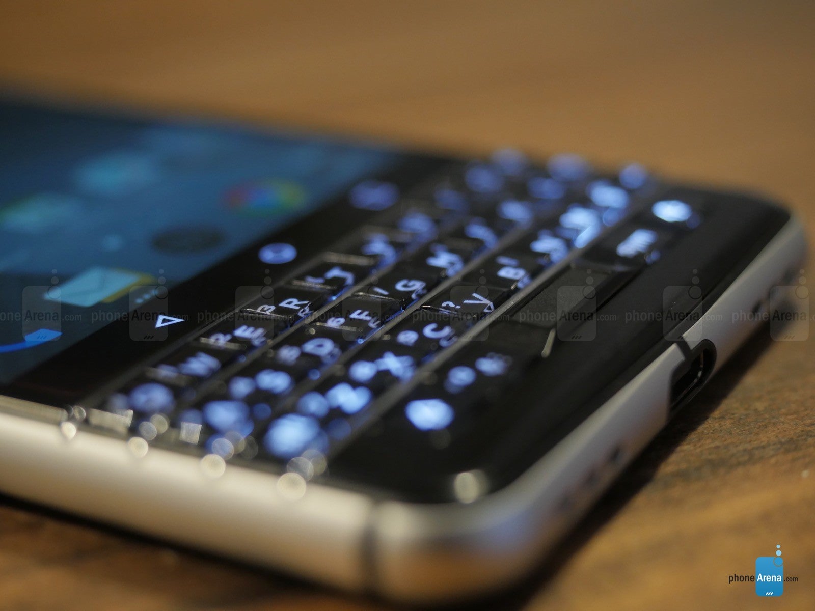 BlackBerry KEYone preview: let's bring the physical keyboard back from the dead!