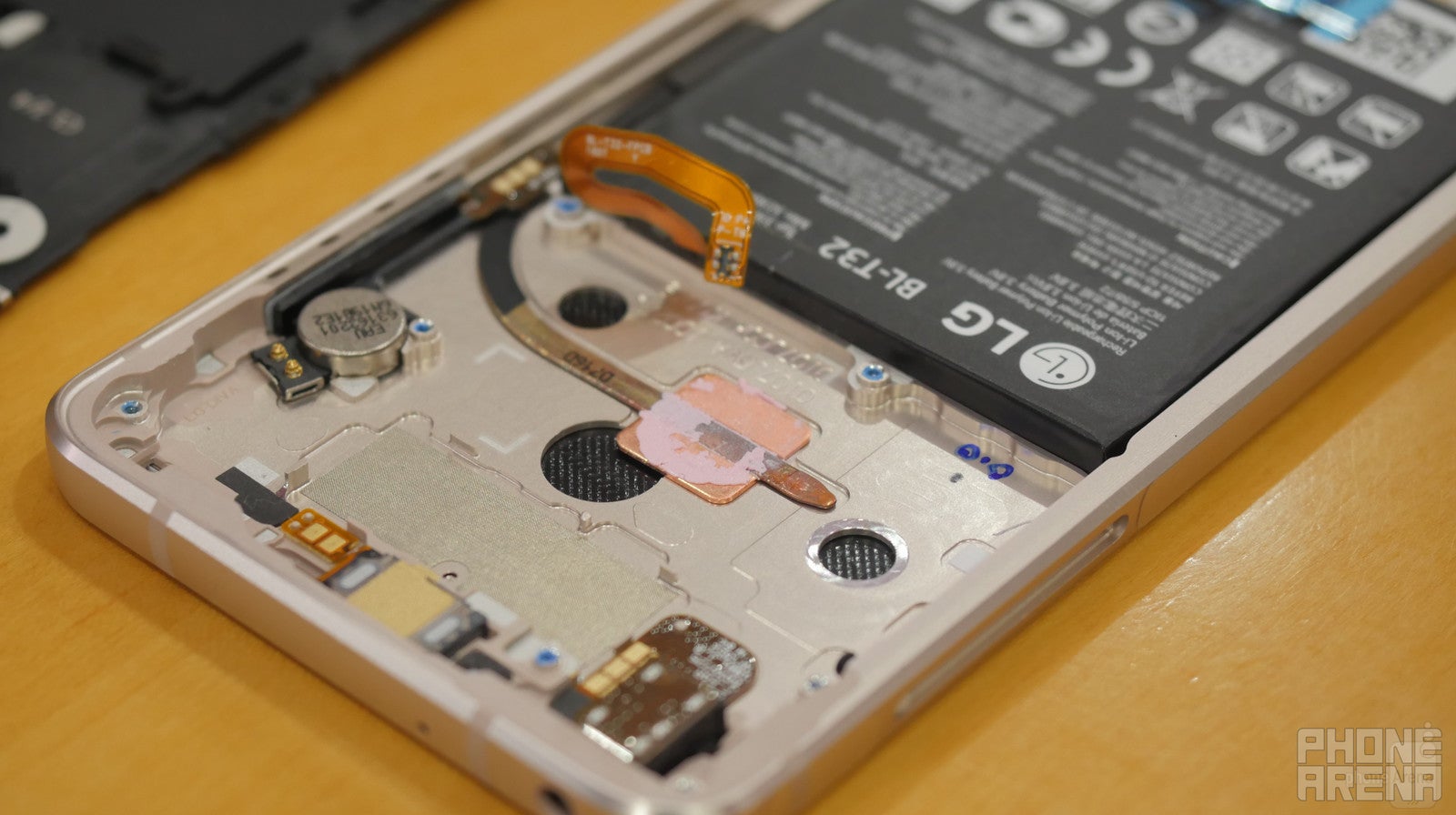 Inside the LG G6, a copper plate and a cooling pipe draw heat away from the processor - LG G6 preview: the no-nonsense phone the G5 should have been